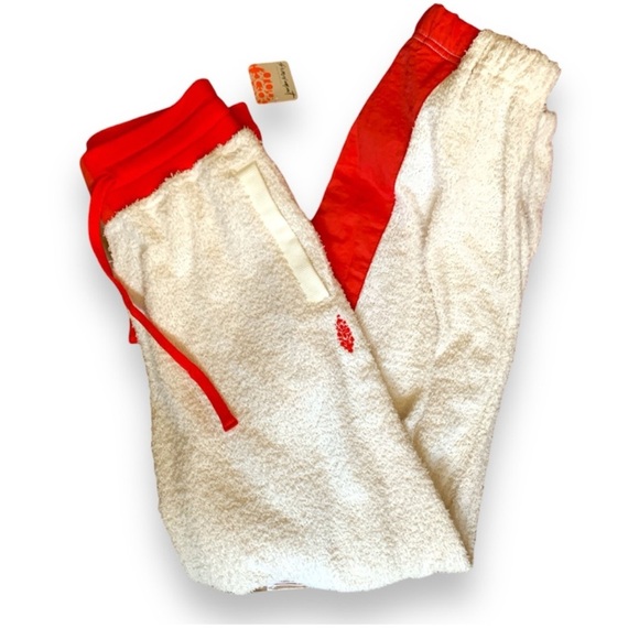 Free People MOVEMENT Cuddle Up Jogger Pants NWT Ivory Cherry Red - Picture 4 of 6